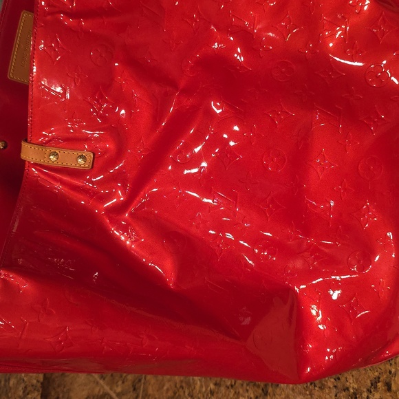 Louis Vuitton Red Monogram Vernis Reade GM - Picture 4 of 17